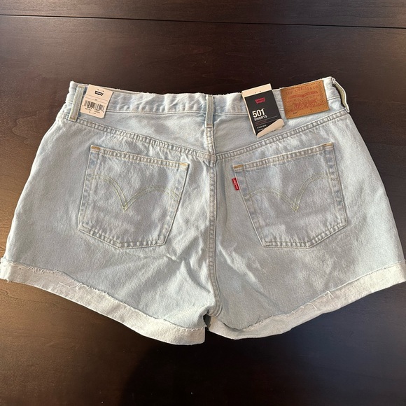 NWT Levi’s Women’s 501 Original Short - Picture 2 of 7